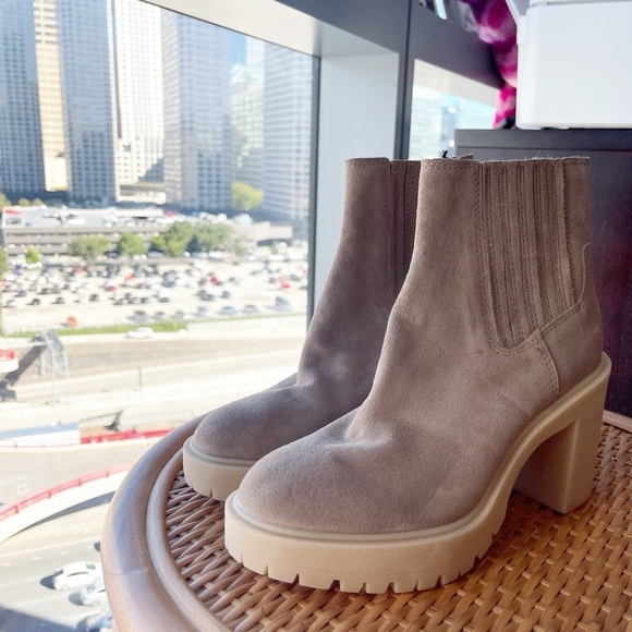 Dolce Vita Caster H20 Lug Sole  Round Toe Waterproof Ankle Boots Size 8 - Picture 2 of 4